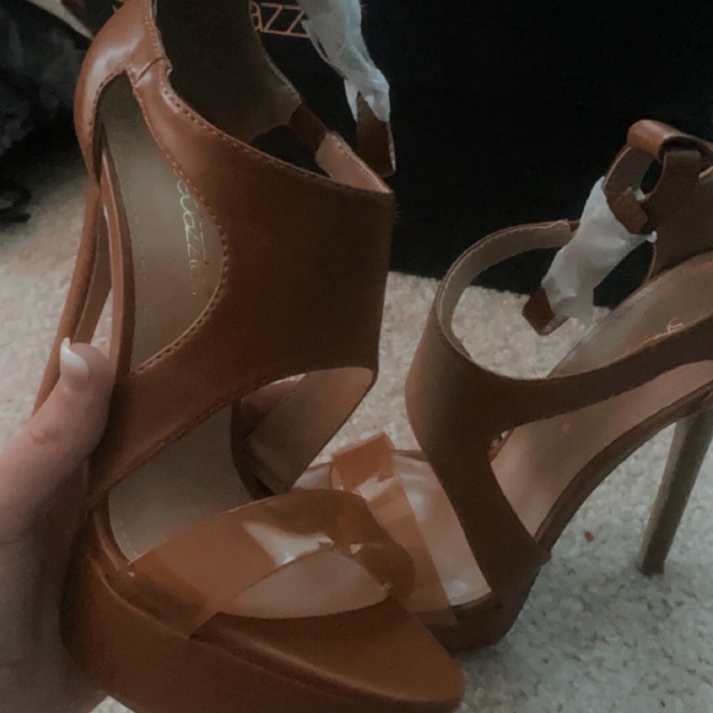 Camel Heels New In Box - Picture 2 of 7